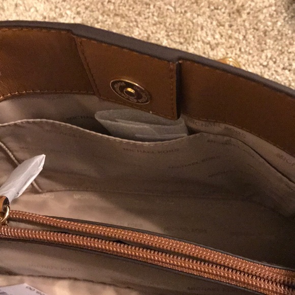 COPY - Authentic Michael Kors - Picture 8 of 8